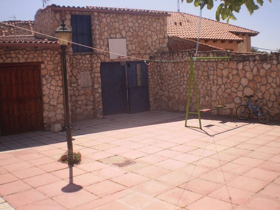 Foto 2 de Venta de chalet en calle Olmedo de 4 habitaciones con terraza y jardín