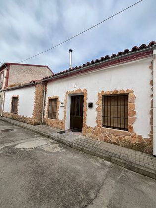 Foto 1 de Casa adossada en venda a calle Hontanilla de 3 habitacions amb terrassa i jardí