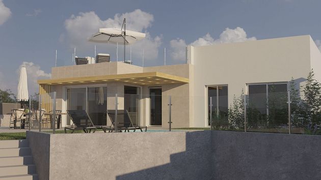 Foto 2 de Xalet en venda a calle Milan de 3 habitacions amb terrassa i piscina