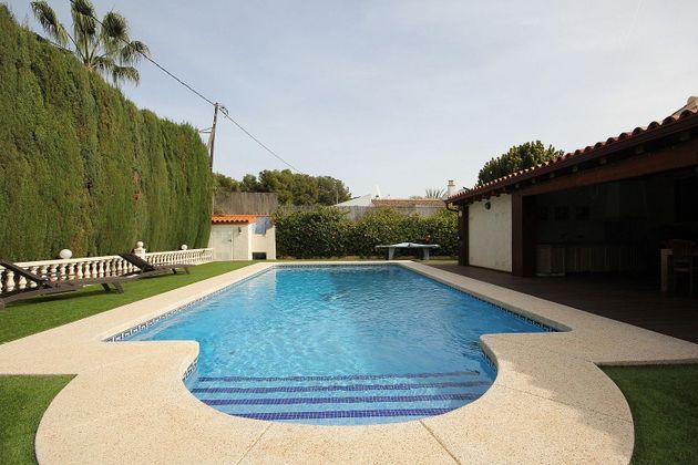 Foto 1 de Xalet en venda a calle Llobarro de 4 habitacions amb terrassa i piscina