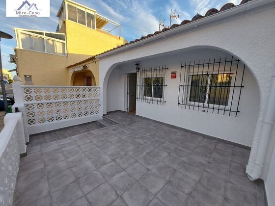 Foto 1 de Casa en venta en San Fulgencio de 1 habitación con terraza y jardín