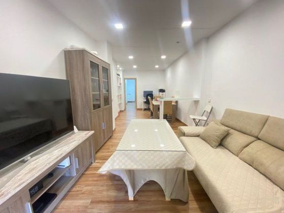 Foto 1 de Venta de piso en Carmona de 2 habitaciones con terraza
