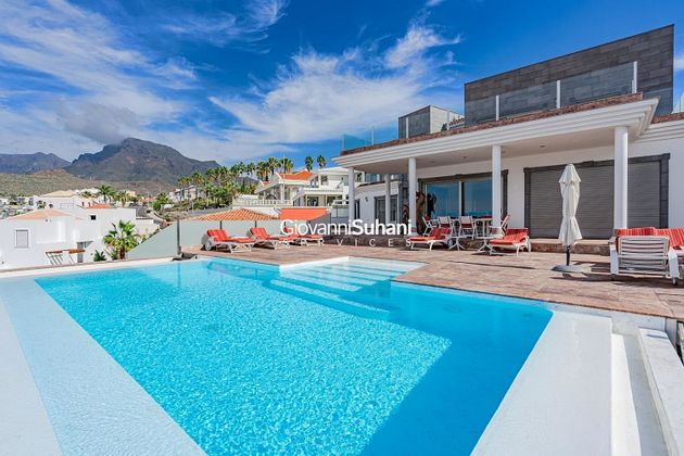 Foto 1 de Casa en venda a calle Vista Bella de 5 habitacions amb terrassa i piscina