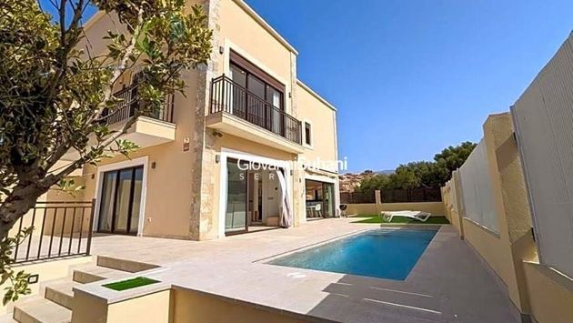 Foto 2 de Casa en venda a Los Abrigos de 4 habitacions amb terrassa i piscina