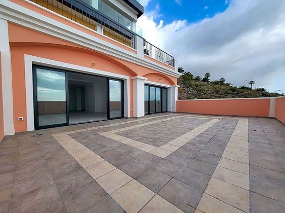 Foto 1 de Venta de dúplex en Costa Adeje de 3 habitaciones con terraza y piscina