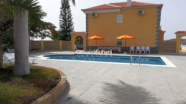 Foto 1 de Xalet en venda a San Miguel de Abona de 4 habitacions amb terrassa i piscina