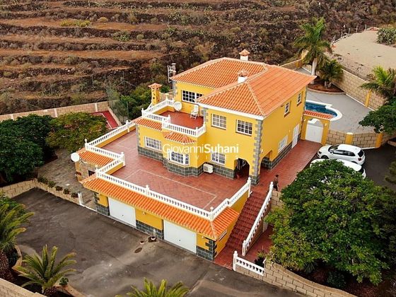 Foto 2 de Xalet en venda a San Miguel de Abona de 4 habitacions amb terrassa i piscina