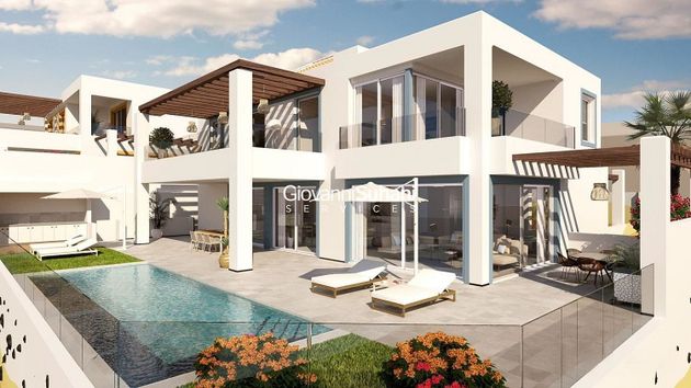 Foto 1 de Venta de chalet en Costa Adeje de 4 habitaciones con terraza y piscina