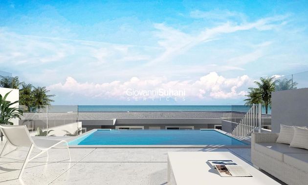 Foto 2 de Venta de piso en Costa Blanca - Las Galletas de 2 habitaciones con terraza y piscina