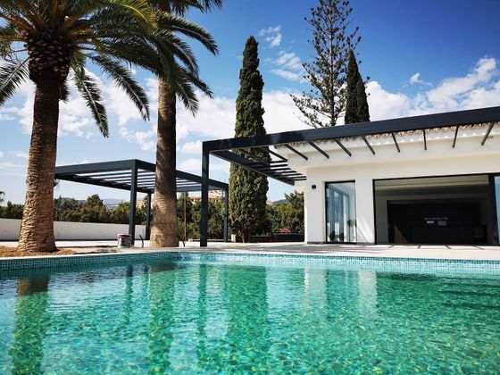 Foto 2 de Chalet en venta en Elviria de 4 habitaciones con terraza y piscina