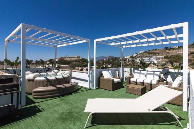Foto 1 de Dúplex en venda a Benahavís de 2 habitacions amb terrassa i piscina
