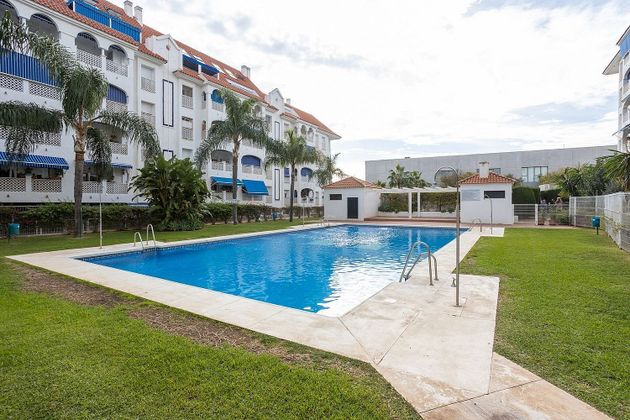 Foto 1 de Venta de piso en San Pedro de Alcántara pueblo de 3 habitaciones con terraza y piscina