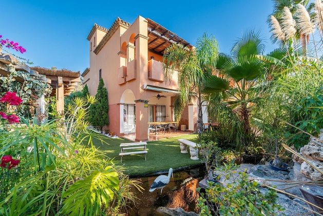 Foto 1 de Casa adossada en venda a Guadalmina de 4 habitacions amb terrassa i piscina