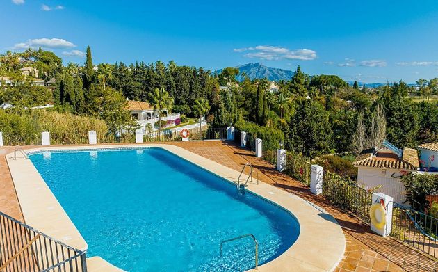 Foto 2 de Àtic en venda a Benahavís de 2 habitacions amb terrassa i piscina