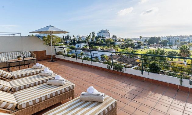 Foto 1 de Àtic en venda a Guadalmina de 4 habitacions amb terrassa i piscina