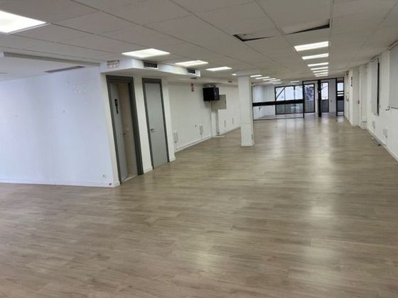 Foto 2 de Alquiler de oficina en calle De Sorní de 375 m²