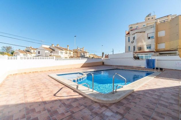 Foto 2 de Pis en venda a Nueva Torrevieja - Aguas Nuevas de 2 habitacions amb terrassa i piscina
