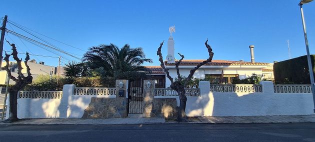 Foto 1 de Venta de chalet en Vilafortuny - Cap de Sant Pere de 4 habitaciones con terraza y piscina