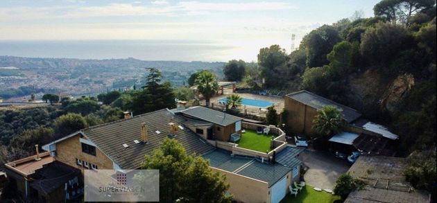 Foto 2 de Xalet en venda a Alella de 12 habitacions amb terrassa i piscina