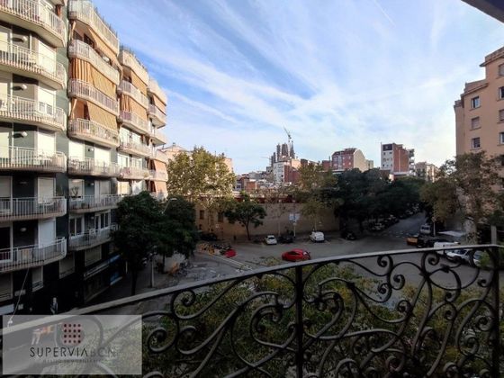 Foto 1 de Venta de piso en La Sagrada Família de 3 habitaciones con balcón y aire acondicionado