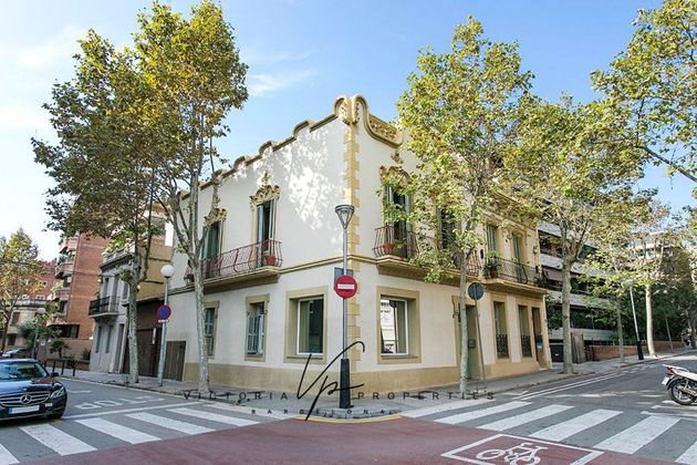Foto 2 de Casa adossada en venda a Les Tres Torres de 3 habitacions amb terrassa i garatge