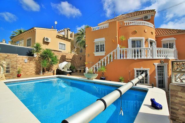 Foto 1 de Xalet en venda a calle Garrucha de 4 habitacions amb terrassa i piscina