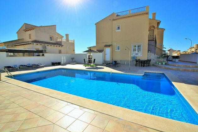 Foto 2 de Casa adosada en venta en calle Ubeda de 3 habitaciones con terraza y piscina