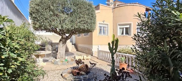 Foto 2 de Venta de casa en calle Marbella de 4 habitaciones con terraza y piscina