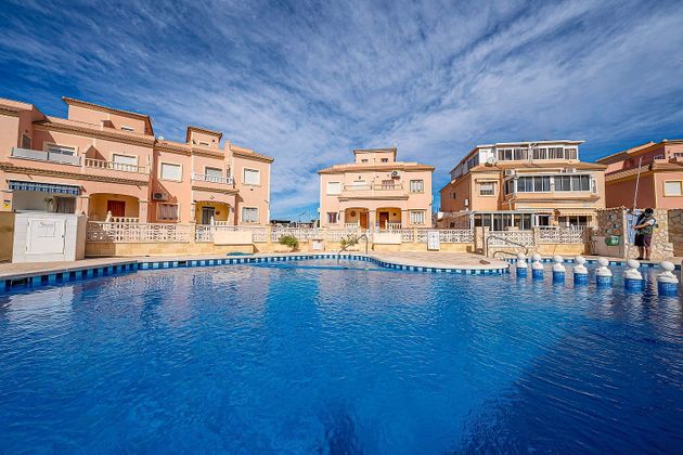 Foto 1 de Casa en venda a calle Jalón de 3 habitacions amb terrassa i piscina