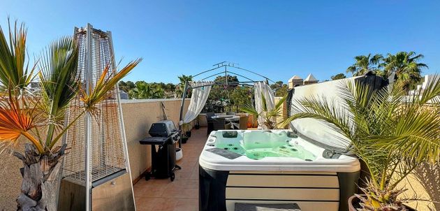 Foto 1 de Casa en venda a calle Malvinas de 3 habitacions amb terrassa i piscina