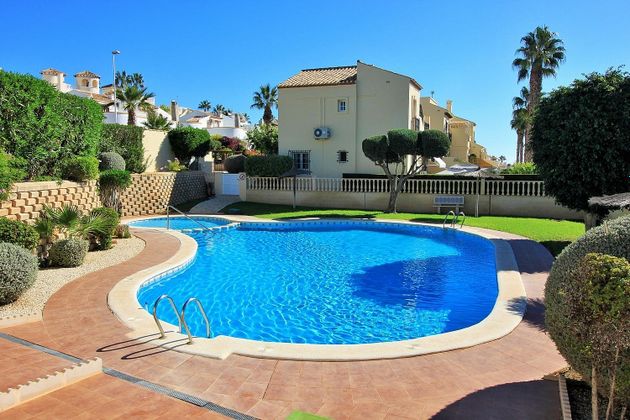 Foto 2 de Casa en venda a calle Castaña de 3 habitacions amb terrassa i piscina