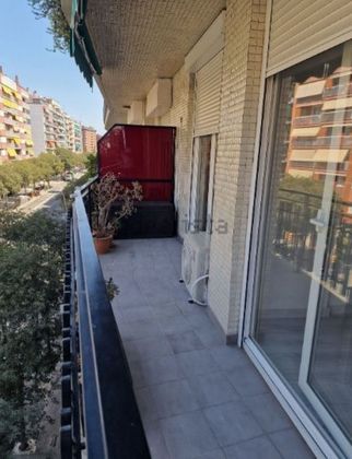 Foto 2 de Pis en lloguer a Sants de 3 habitacions amb terrassa i balcó