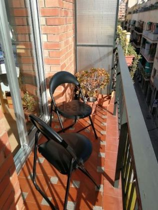 Foto 2 de Pis en lloguer a Sants de 2 habitacions amb terrassa i balcó