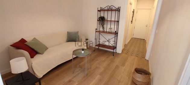 Foto 2 de Alquiler de piso en Vila de Gràcia de 3 habitaciones con terraza y muebles
