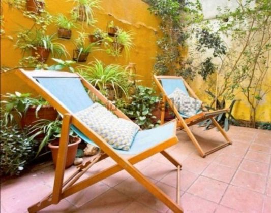 Foto 2 de Alquiler de piso en El Raval de 4 habitaciones con terraza y muebles