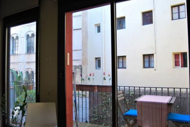 Foto 1 de Alquiler de piso en Sant Pere, Santa Caterina i la Ribera de 1 habitación con terraza y muebles