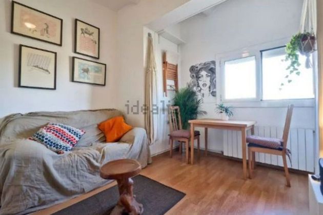 Foto 2 de Alquiler de piso en El Poblenou de 2 habitaciones con terraza y muebles