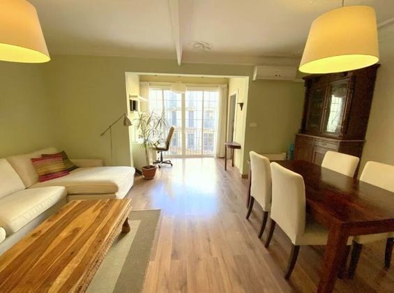 Foto 2 de Pis en lloguer a El Raval de 3 habitacions amb terrassa i mobles