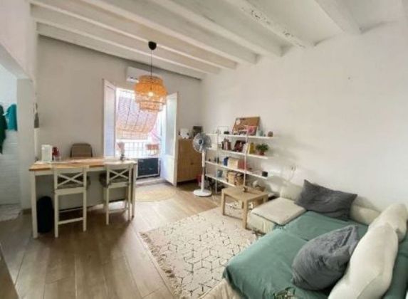 Foto 1 de Alquiler de ático en El Raval de 2 habitaciones con terraza y muebles