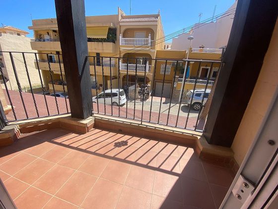 Foto 2 de Venta de piso en calle Las Brisas de 2 habitaciones con terraza y garaje