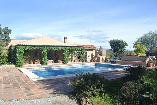 Foto 1 de Casa en venda a Alhaurín el Grande de 7 habitacions amb piscina i jardí