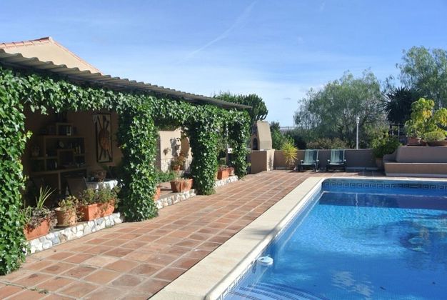 Foto 2 de Casa en venta en Alhaurín el Grande de 7 habitaciones con piscina y jardín