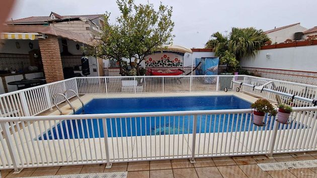 Foto 1 de Chalet en venta en Centro - Alhaurín de la Torre de 4 habitaciones con piscina y garaje