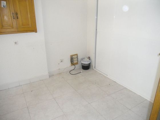 Foto 2 de Local en alquiler en calle Doctor Torres de Villarroel de 63 m²