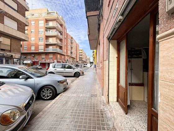 Foto 1 de Local en venda a calle Doctor Ferrán de 87 m²