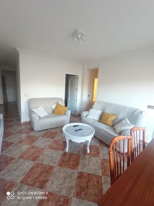 Foto 2 de Piso en alquiler en Perchel Norte - La Trinidad de 3 habitaciones con muebles y aire acondicionado