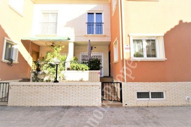 Foto 1 de Casa en venda a Almoradí de 4 habitacions amb terrassa i garatge