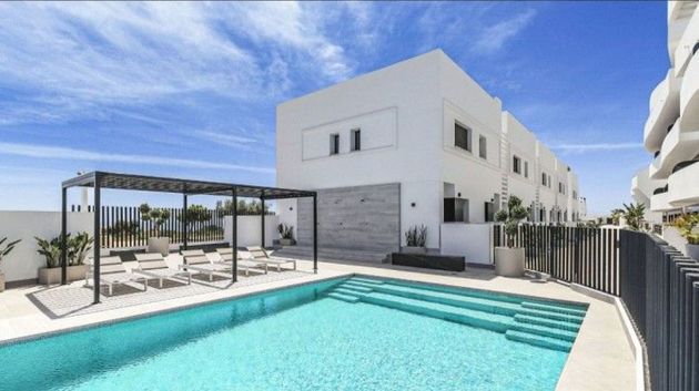 Foto 2 de Casa en alquiler en Las Viñas de 4 habitaciones con terraza y piscina