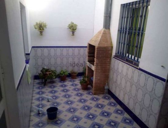 Foto 2 de Casa adosada en venta en urbanización La Huertecilla de 3 habitaciones con terraza y jardín