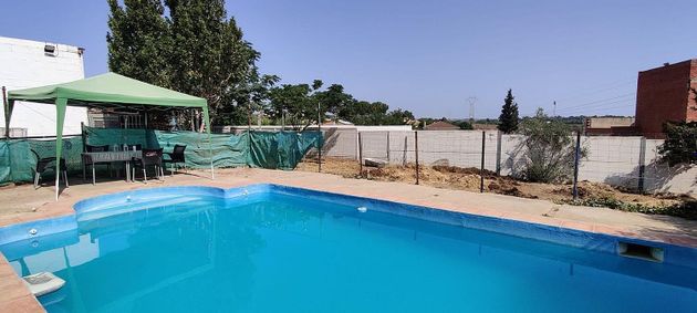 Foto 2 de Casa rural en venta en urbanización Rio Pudio de 3 habitaciones con terraza y piscina